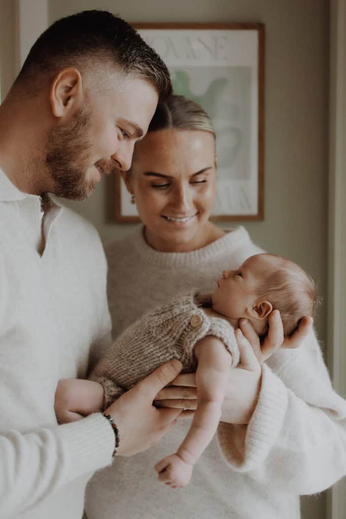 nyfødtfotografering med foreldre